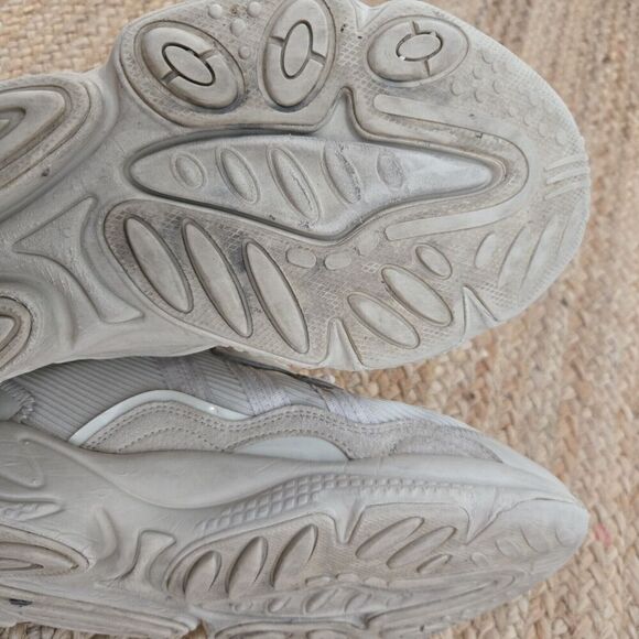 adidas‎ Ozweego Shoes Mens Size 9.5 Athletic Running Beige Tan
